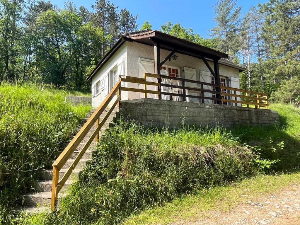 La Colline Aux Chalets, Jaccuzi, Sauna Saint-Chamarand Ngoại thất bức ảnh
